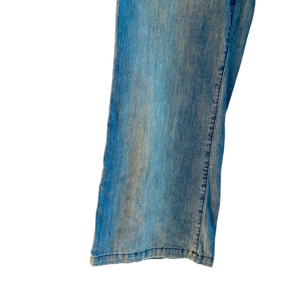 NWT Flare stretch faded light wash jeans by Avenue modern fit size 16
C - Picture 4 of 12